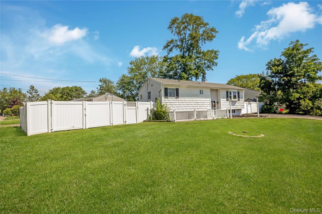 2401 Wave Avenue, Medford, NY 11763 — photo 3