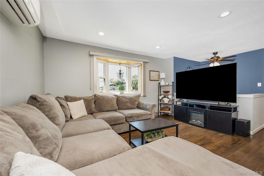 2401 Wave Avenue, Medford, NY 11763 — photo 4