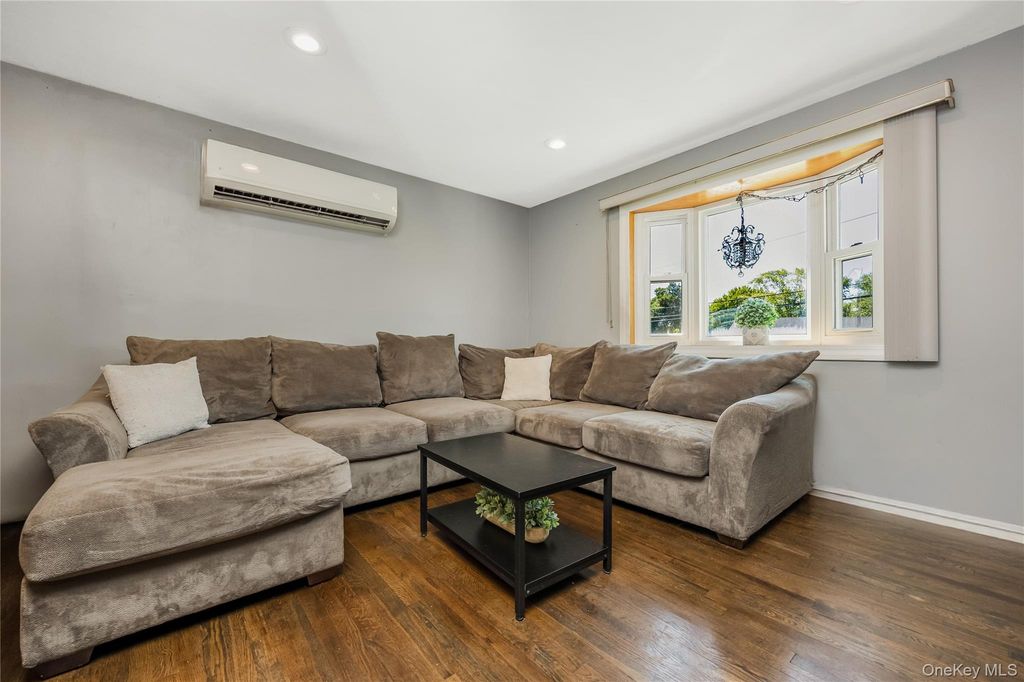 2401 Wave Avenue, Medford, NY 11763 — photo 5