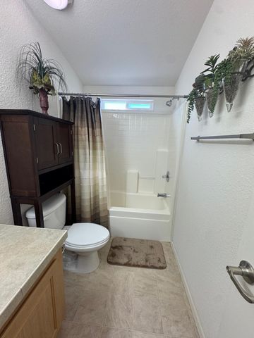 20350 Hole In 1 Drive, 11, Redding, CA 96002