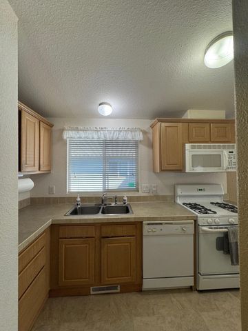 20350 Hole In 1 Drive, 11, Redding, CA 96002