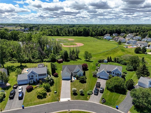 653 Yardley Court, Webster, NY 14580