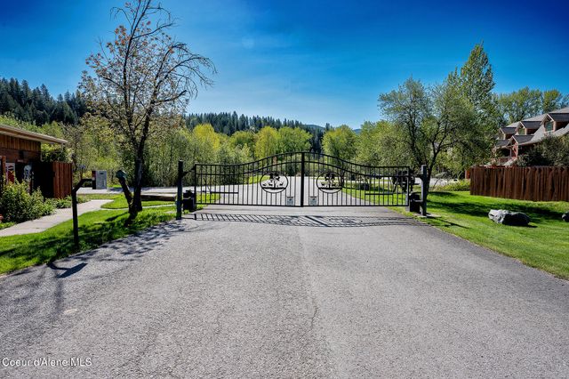 1 Elsie Peak CT, B1, BLDG B, Pinehurst, ID 83850