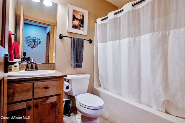 1 Elsie Peak CT, B1, BLDG B, Pinehurst, ID 83850