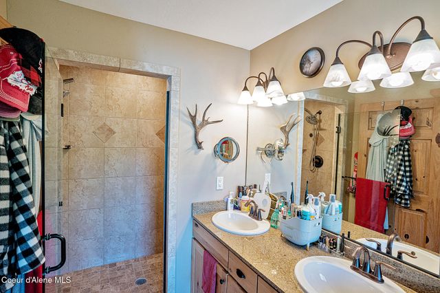 1 Elsie Peak CT, B1, BLDG B, Pinehurst, ID 83850