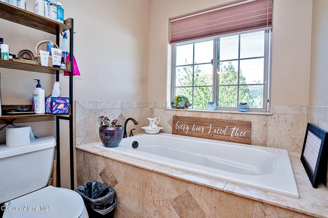 1 Elsie Peak CT, B1, BLDG B, Pinehurst, ID 83850