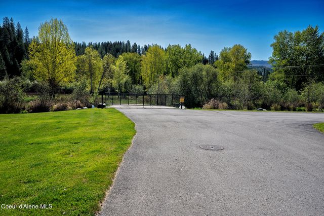 1 Elsie Peak CT, B1, BLDG B, Pinehurst, ID 83850