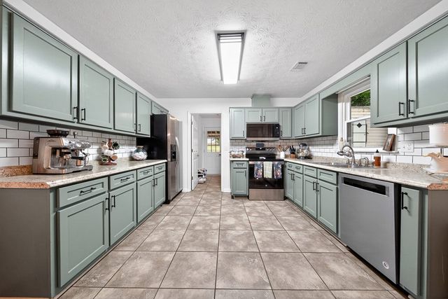 221 Lee Road 2051, Phenix City, AL 36870