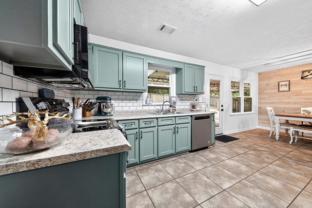221 Lee Road 2051, Phenix City, AL 36870