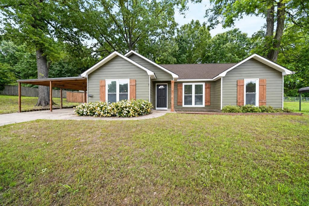 221 Lee Road 2051, Phenix City, AL 36870