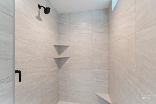 860 W Buroak Dr, Meridian, ID 83642