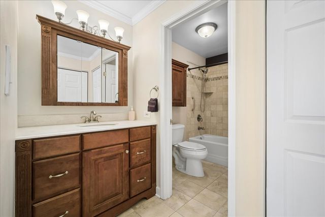 2700 E Bel Aire Drive 303, Arlington Heights, IL 60004