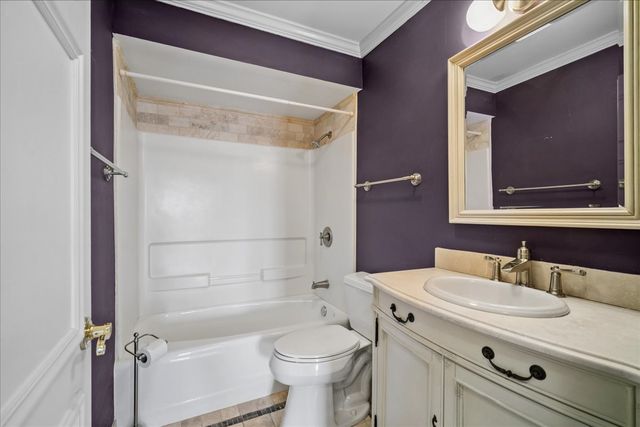 2700 E Bel Aire Drive 303, Arlington Heights, IL 60004