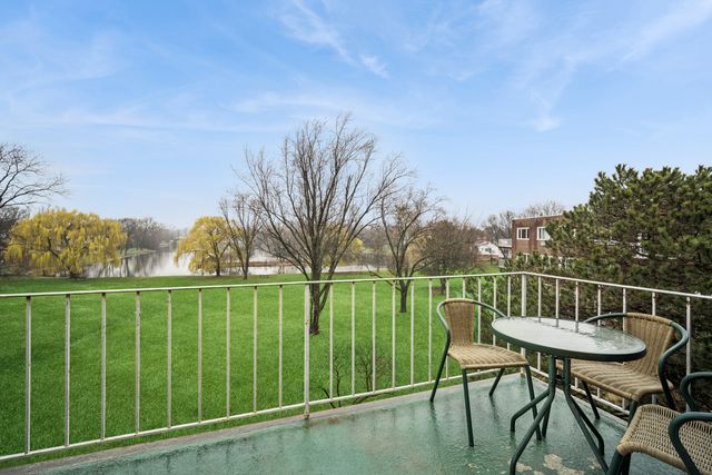 2700 E Bel Aire Drive 303, Arlington Heights, IL 60004