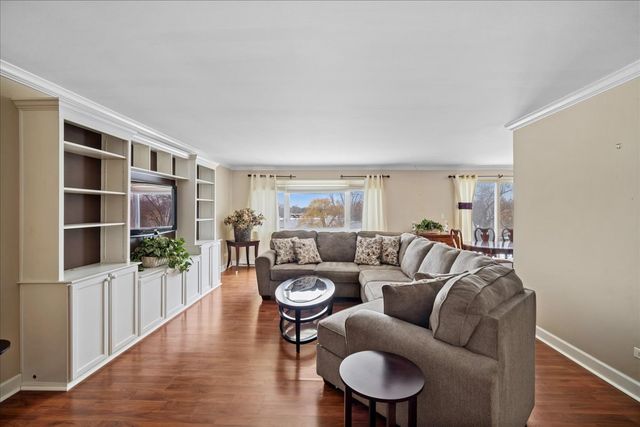 2700 E Bel Aire Drive 303, Arlington Heights, IL 60004