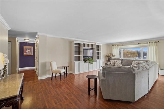 2700 E Bel Aire Drive 303, Arlington Heights, IL 60004