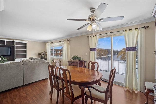 2700 E Bel Aire Drive 303, Arlington Heights, IL 60004