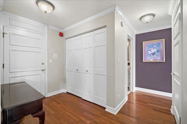 2700 E Bel Aire Drive 303, Arlington Heights, IL 60004