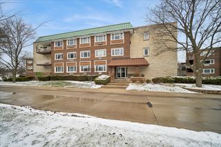 2700 E Bel Aire Drive 303, Arlington Heights, IL 60004