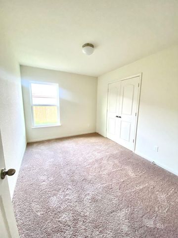 701 Yearwood LN 50-E, Jarrell, TX 76537