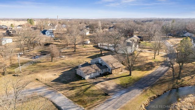 1065 Deer Creek, Pryor, OK 74361