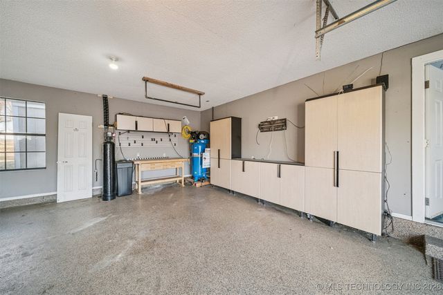 1065 Deer Creek, Pryor, OK 74361