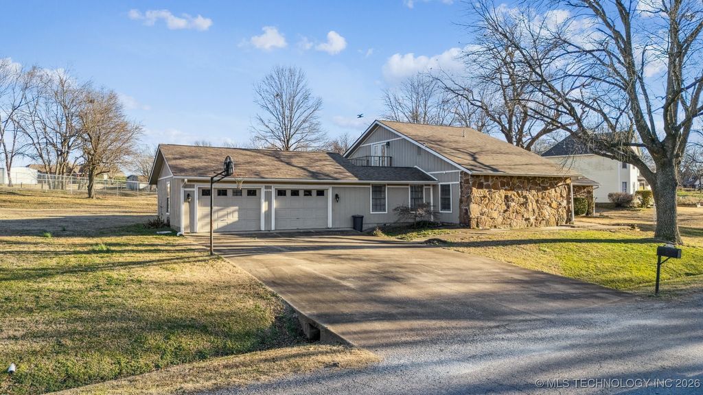 1065 Deer Creek, Pryor, OK 74361