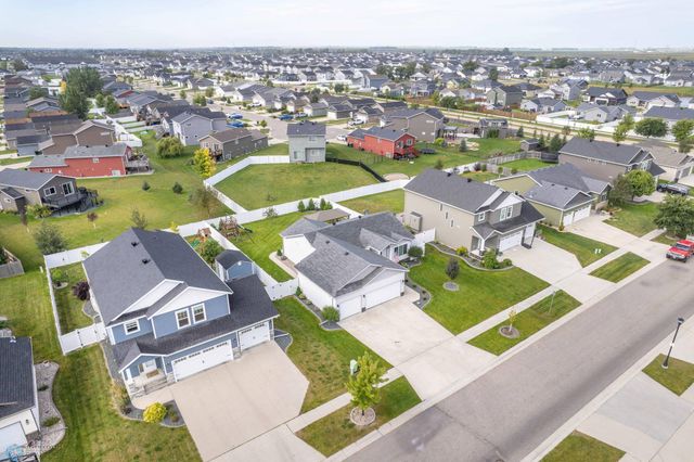 713 23RD Avenue W, West Fargo, ND 58078