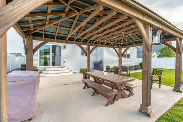 713 23RD Avenue W, West Fargo, ND 58078