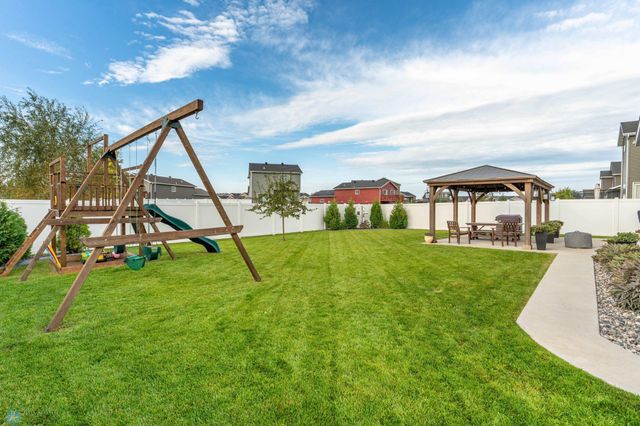 713 23RD Avenue W, West Fargo, ND 58078