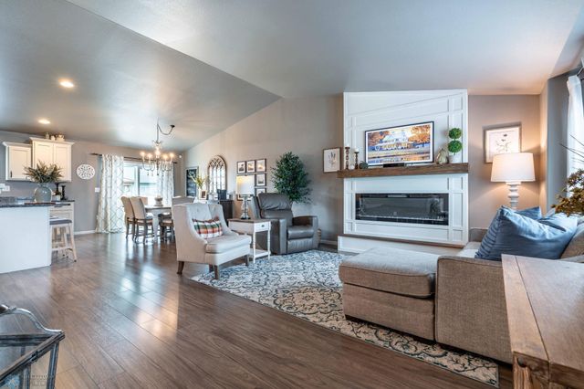 713 23RD Avenue W, West Fargo, ND 58078