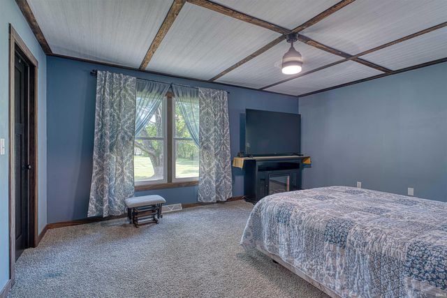 1222 Maple Grove Road, Boonville, IN 47601