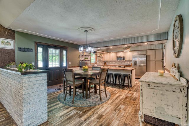 1222 Maple Grove Road, Boonville, IN 47601