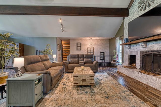 1222 Maple Grove Road, Boonville, IN 47601
