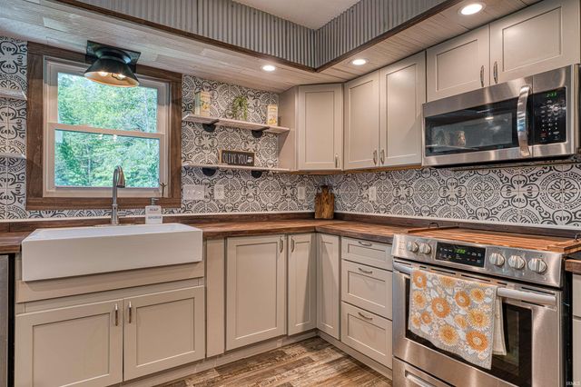 1222 Maple Grove Road, Boonville, IN 47601