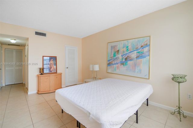 1980 S Ocean Dr 5D, Hallandale Beach, FL 33009