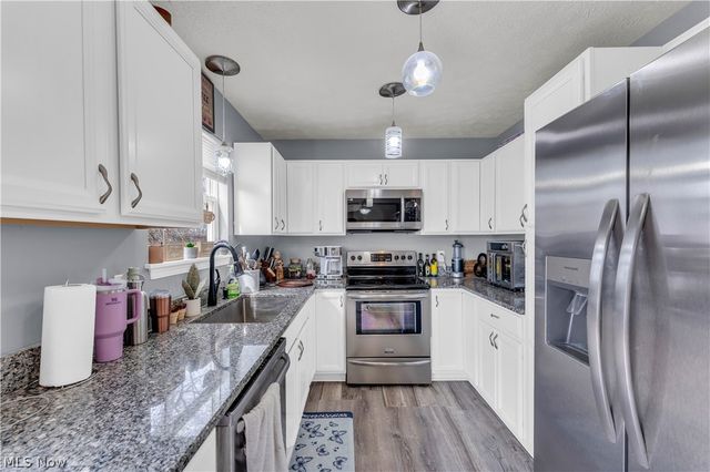 6252 W Breezeway Drive, North Ridgeville, OH 44039