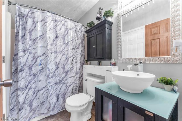 6252 W Breezeway Drive, North Ridgeville, OH 44039