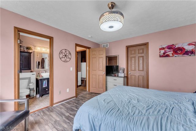 6252 W Breezeway Drive, North Ridgeville, OH 44039