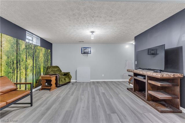 6252 W Breezeway Drive, North Ridgeville, OH 44039