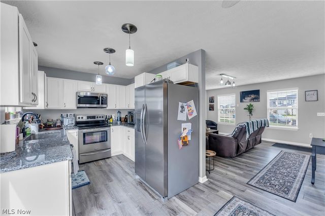 6252 W Breezeway Drive, North Ridgeville, OH 44039