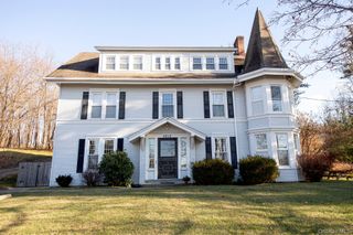 3212 Franklin Avenue 1st Floor Norht, Millbrook, NY 12545