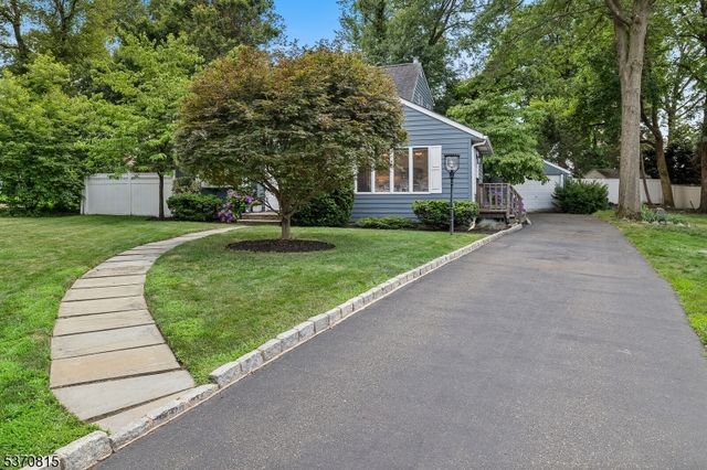 11 Dean Ct, Rutherford Boro, NJ 07070