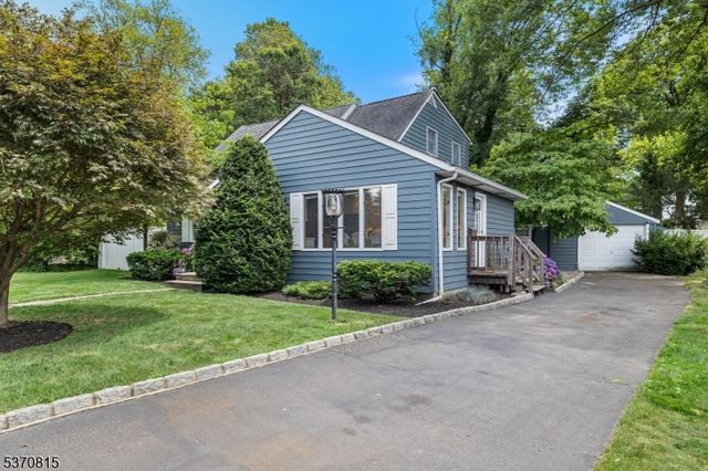 11 Dean Ct, Rutherford Boro, NJ 07070