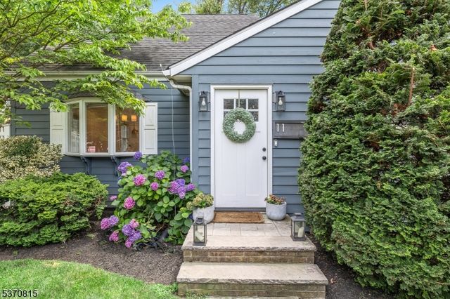 11 Dean Ct, Rutherford Boro, NJ 07070