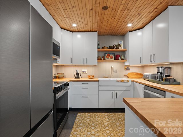 641 Scruggs Circle, Canton, NC 28716