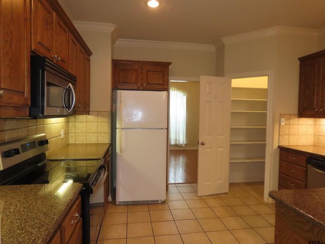 3975 Chapel Woods, Tyler, TX 75707