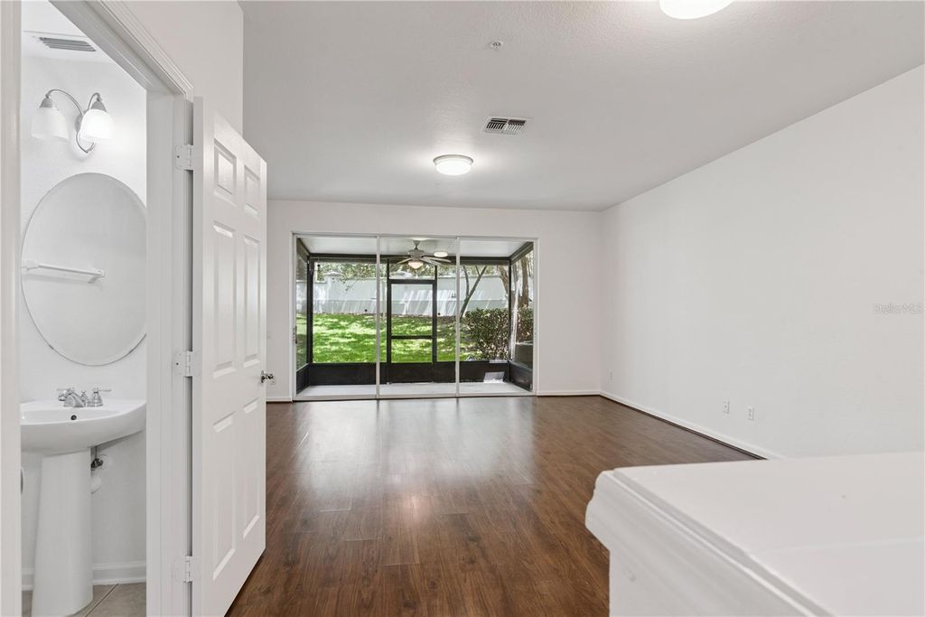 Image 11 of property listing at 6887 SPERONE STREET, Orlando, FL 32819