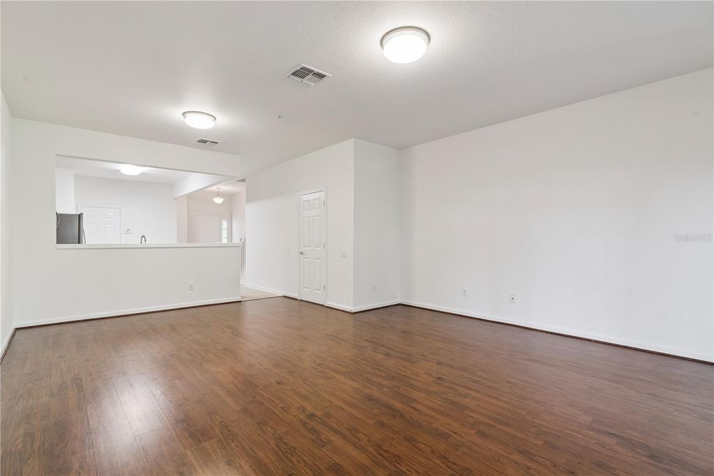 Image 12 of property listing at 6887 SPERONE STREET, Orlando, FL 32819
