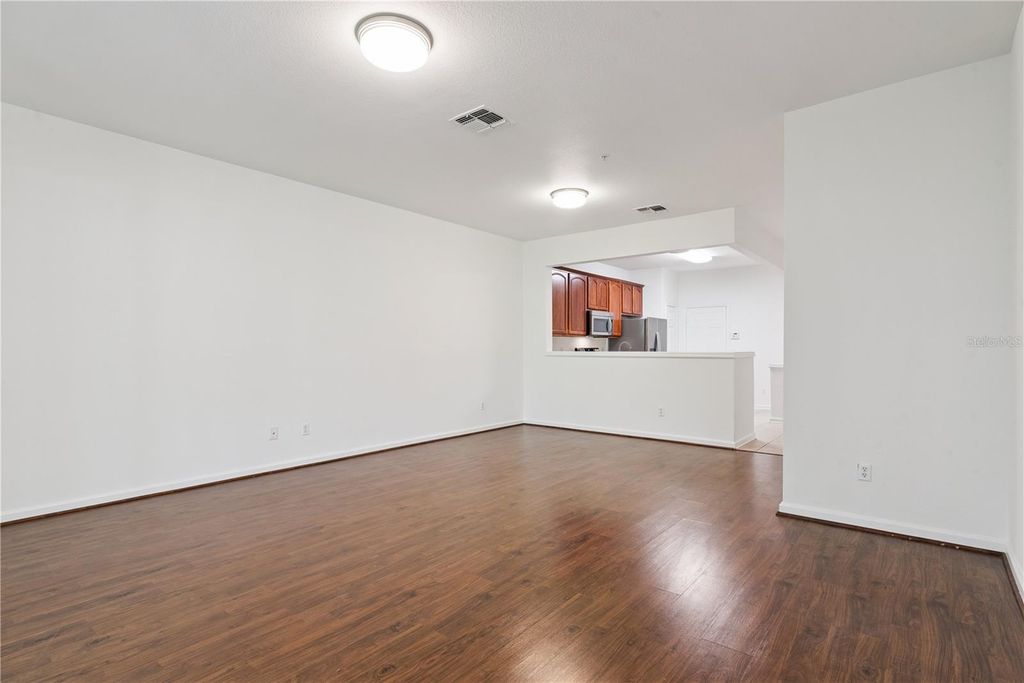Image 14 of property listing at 6887 SPERONE STREET, Orlando, FL 32819